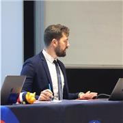 Prof grenoblois donne cours à distance en français, histoire-géographie et droit.